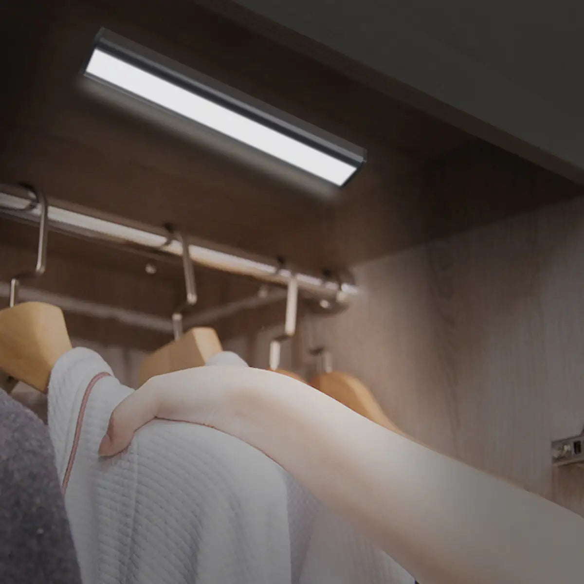 MagnetGlow 20 LED Motion Sensor Bar